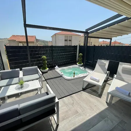 Sky Garden Apartment *