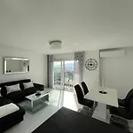 Sky Garden アパート トロギール